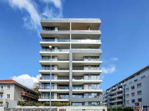 Stadium View 2-Bed in Greenpoint with Pool (36425)