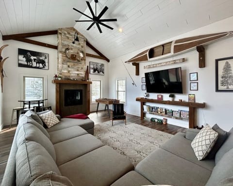 Living room image 1