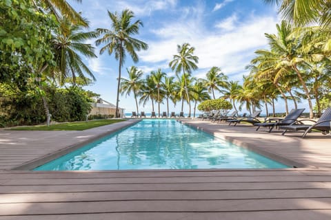 Infinity Pool Magic – A stunning infinity pool that blends perfectly with the sea — your favorite spot for sunrise coffee or sunset cocktails.