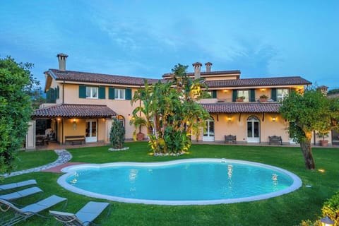 Swimming Pool, Resort, Estate, Home, Eco Hotel, Hacienda, Villa, Lawn, Garden, Mansion