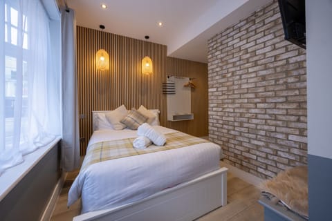 Studio room with street view for a comfortable stay.