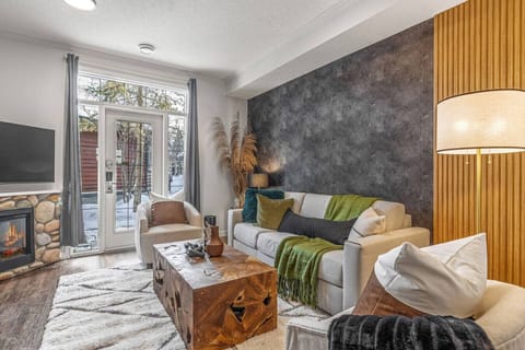 Cozy living room to watch your favorite movies with your family and friends.