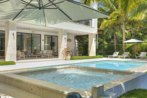 Hacienda A91 - Elegant Tropical Retreat (7602)