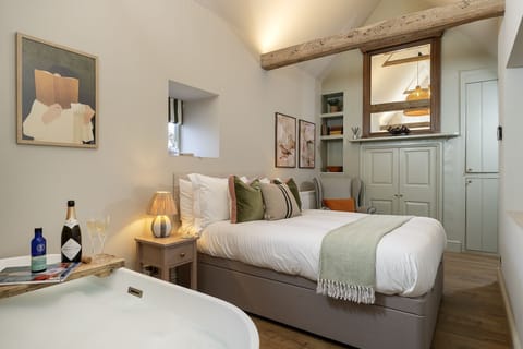 Thimble Cottage - Master Bedroom