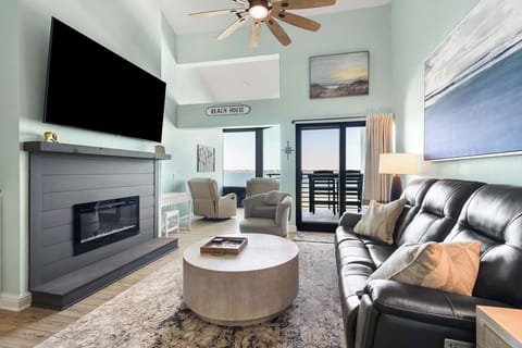 Welcome to Palm Beach Club #206!