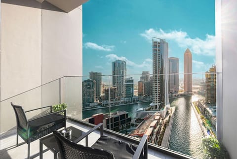 🌅 Enjoy breathtaking canal and skyline views from your private balcony — the perfect spot for morning coffee or sunset unwinding. 🌇✨