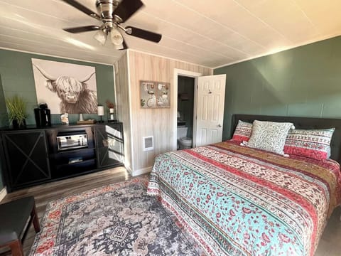 Queen room on the front of the building.