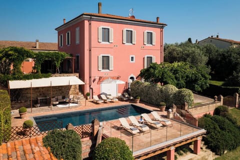 Balcony / Terrace / Patio, Building Exterior, Garden, Pool
