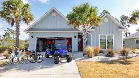 Navigate the area with ease using our 6 seater golf cart and bikes, included with your stay
