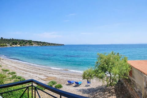 Direct beach access & sea views – Step outside and reach the shoreline in seconds.