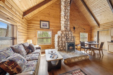 Welcome to Cabin at Blackberry Crest