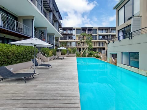 Piazza on Church Stylish 1BR with Pool & Views (36256)