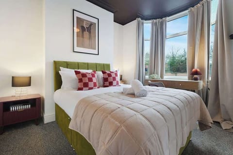 Spacious bedroom with a comfortable bed and modern finish, perfect for a restful night’s sleep.