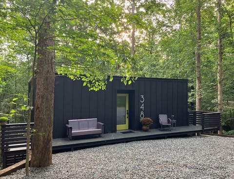 Enjoy peaceful forest views in this beautifully renovated 1 bedroom, 1 bathroom upper floor apartment surrounded by serene wooded views. Nestled on acres of quiet forest yet just a 3 minute drive or 17 minute walk to downtown Tryon, NC. Private parking in