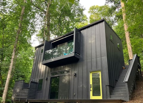 Welcome to our eclectic tiny home studio apartment admist the trees! Our home feature private backdoor entry to the lower unit. Each unit is completely separated by floors and separate entry doors.