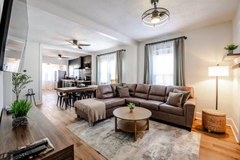 Living room with queen size sleeper sectional and 55" Samsung SmartTV with streaming apps