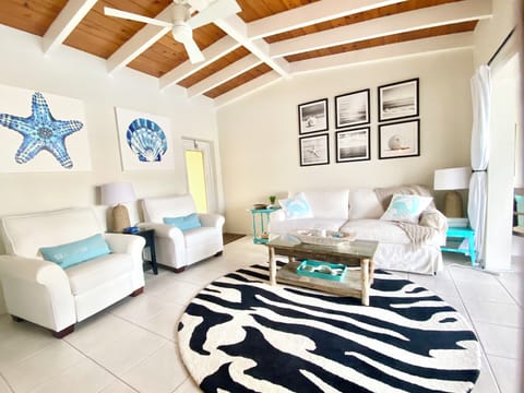 Comfortable living space with 2 recliners and comfortable couch