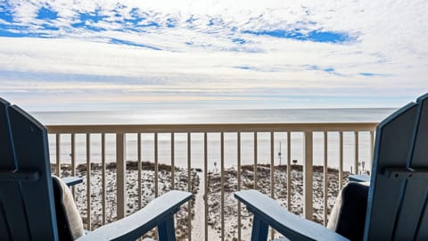 Driftwood Towers 4C - Enjoy wonderful views of the Gulf and the walkway to the beach from your balcony.