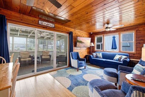 Main living area with Smart TV and direct access to the screened porch.