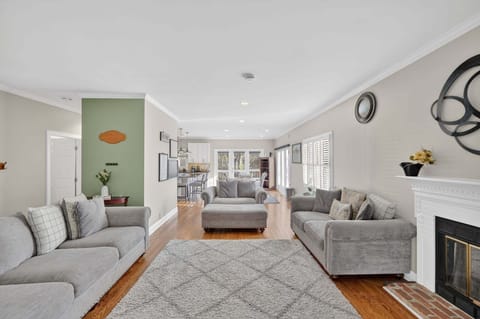 Home Decor, Architecture, Building, Furniture, Indoors