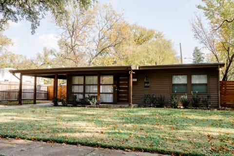 Charming ranch home with front yard patio and seating area