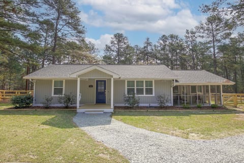 Private 2-acre wooded retreat, just 5 minutes from Pinehurst Resort