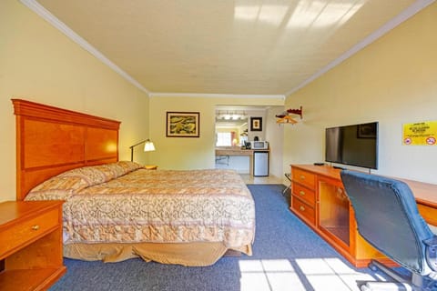 Bedroom. Interior and views may vary based on location and availability.