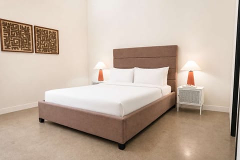Roami at Century Plaza | Downtown | 1BR