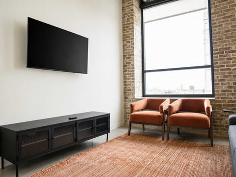 Roami at Century Plaza | High Ceilings | 2BR Loft