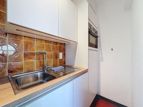 Kitchen, Kitchen Appliance, Major Appliance, Countertop, Flooring, Wood, Interior Design, Floor, Cabinetry, Kitchen Sink
