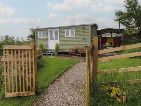 The Journeyman Luxury Shepherds Hut