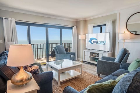Relax in the Oceanfront den, taking in the Ocean Views
