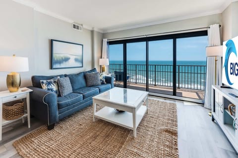 Relax in the oceanfront den taking in the ocean views
