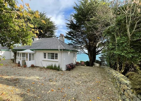 Rocklea Seaside Cottage