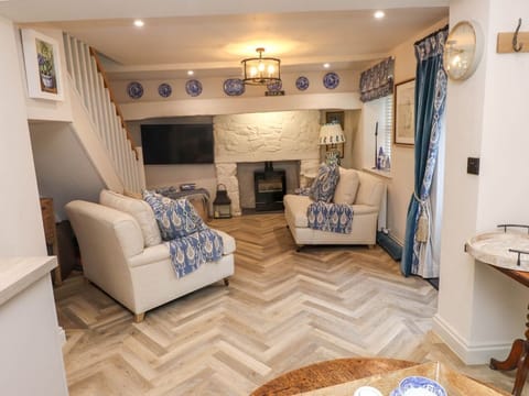 6 Uppergate Street Rose Cottage