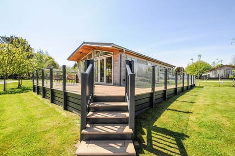 17 Meadow Retreat