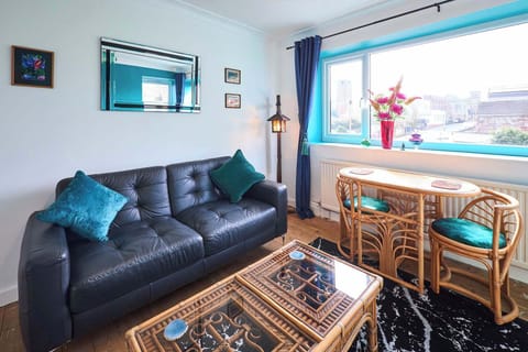 Beachcomber Apartment, Morecambe - Host & Stay