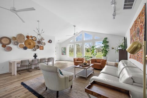 Gorgeous Family Room With Lots of Light!