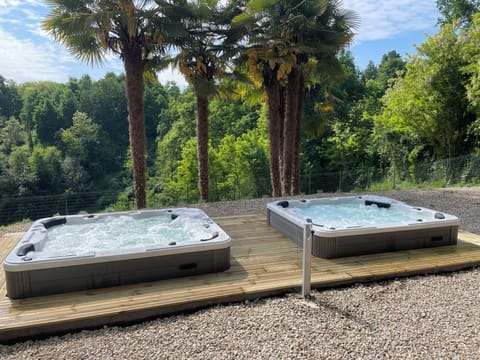 Outdoor spa tub