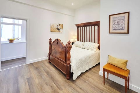 The Coach House, Saltburn - Host & Stay