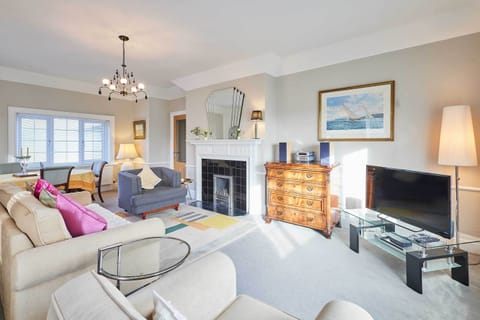 Deepdale Apartment, Scarborough - Host & Stay