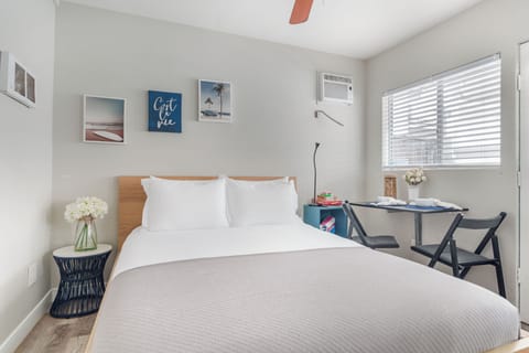 A tranquil retreat awaits in this bright, modern studio.