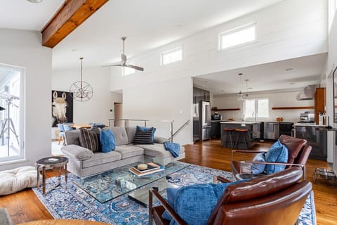 Stunning open floor plan with tons of natural lighting peaking in and vaulted ceilings
