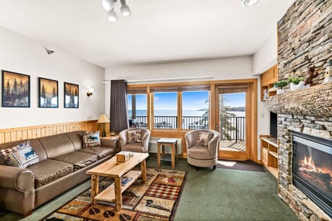 Panoramic views from every seat in the living room