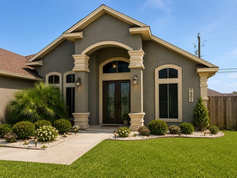 Stunning Luxury Home Entrance with Curb Appeal ✨🏠