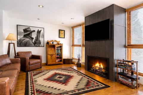 Southwestern charm in a cozy living room