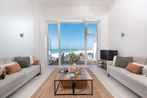 Bright apartment with sea views - 5 Gwelva