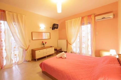 A warm bedroom to rest like you are in the clouds