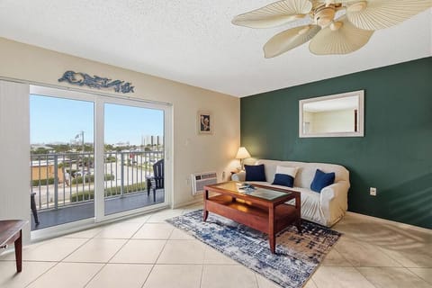 Mariner's Cove 405