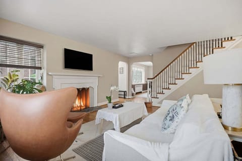 Architecture, Building, Furniture, Indoors, Living Room